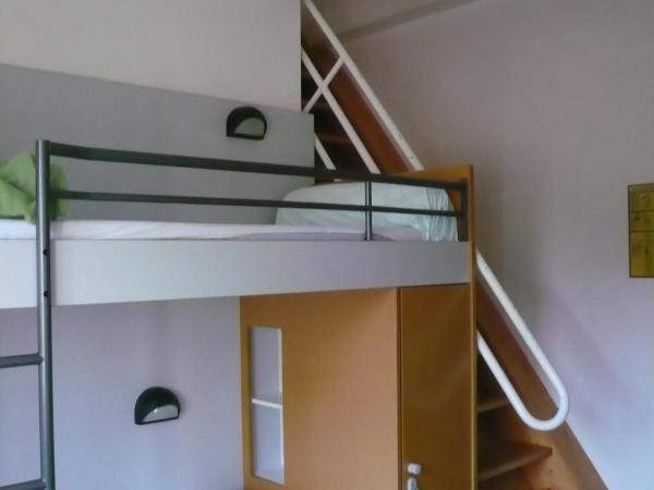 Auberge de Jeunesse HI Cherbourg : photo 2 de la chambre chambre de 5 lits avec douche