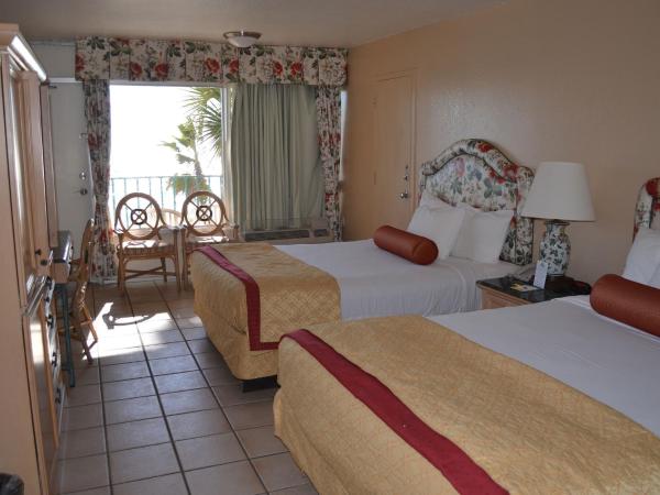 Days Inn by Wyndham Panama City Beach/Ocean Front : photo 1 de la chambre chambre avec 2 lits queen-size et douche accessible en fauteuil roulant - accessible aux personnes à mobilité réduite - non-fumeurs