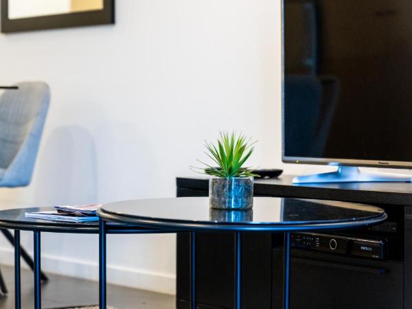 Opera Apartments South Brisbane : photo 4 de la chambre appartement 2 chambres avec balcon et vue sur les montagnes