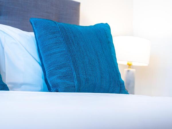 Opera Apartments South Brisbane : photo 8 de la chambre appartement 2 chambres avec balcon et vue sur les montagnes