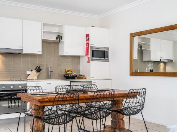 Byron Bay Hotel and Apartments : photo 1 de la chambre appartement 2 chambres avec 2 salles de bains