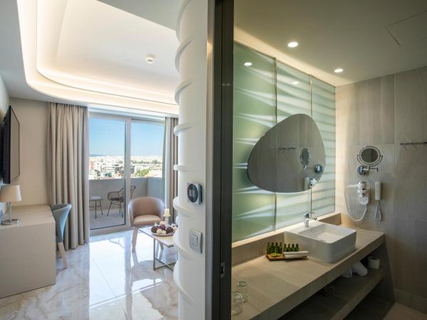 Green Suites Boutique Hotel : photo 2 de la chambre suite lit king-size avec balcon