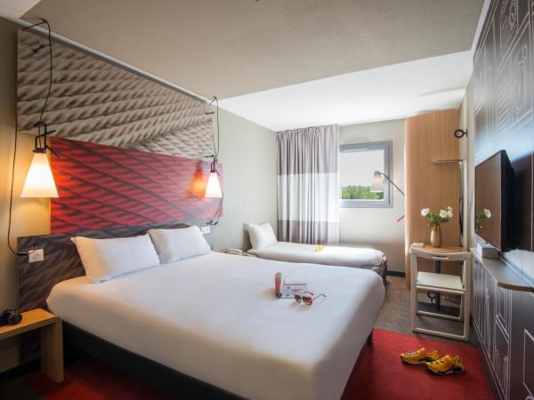 ibis Manosque Cadarache : photo 3 de la chambre chambre standard avec 1 lit double et 1 lit simple