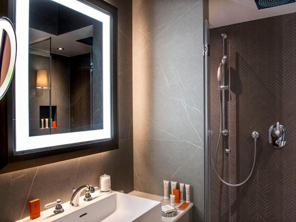 Hôtel Les Armures : photo 3 de la chambre chambre supérieure