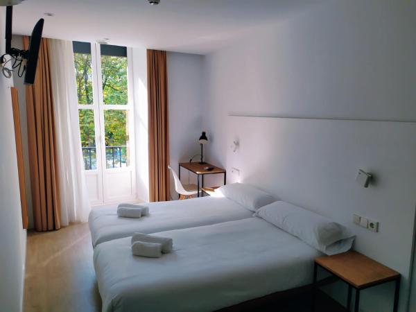 Pensión Sarriegi : photo 1 de la chambre chambre lits jumeaux avec balcon