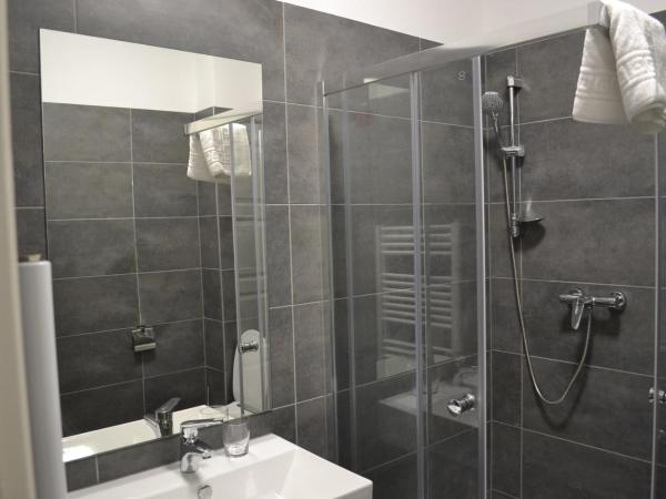 Főnix Design Rooms : photo 10 de la chambre chambre triple