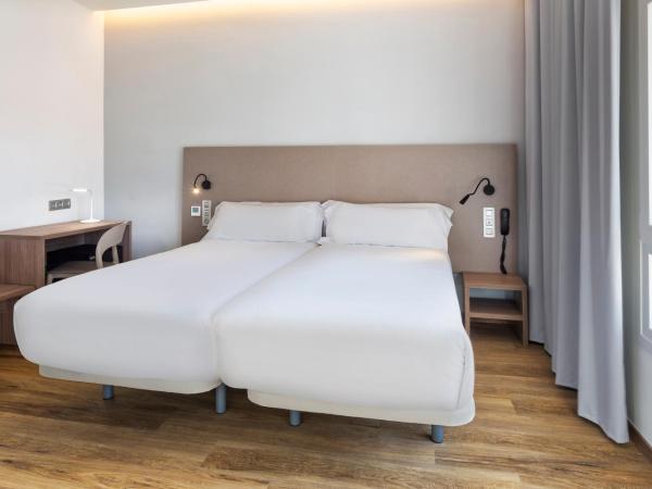 B&B HOTEL Tarragona Centro Urbis : photo 4 de la chambre chambre lits jumeaux