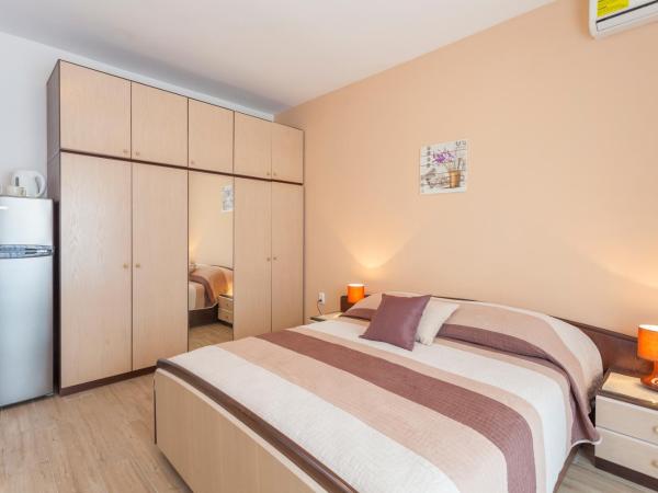 Apartments & Rooms Alagić : photo 3 de la chambre chambre double avec balcon