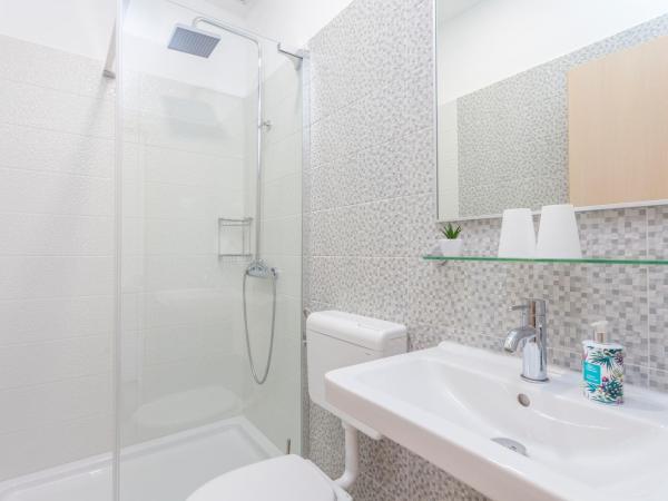 Apartments & Rooms Alagić : photo 5 de la chambre chambre double avec balcon