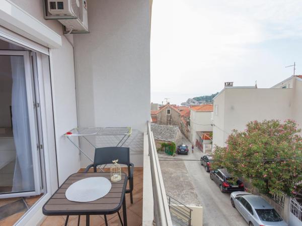 Apartments & Rooms Alagić : photo 7 de la chambre chambre double avec balcon