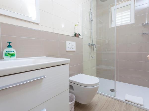 Apartments & Rooms Alagić : photo 4 de la chambre chambre double avec balcon