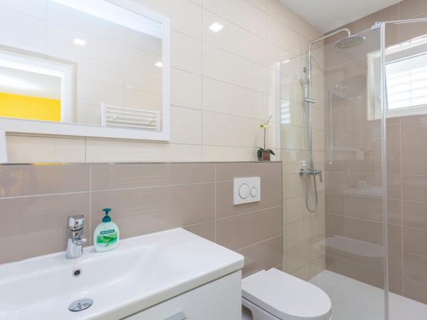 Apartments & Rooms Alagić : photo 6 de la chambre chambre double avec balcon