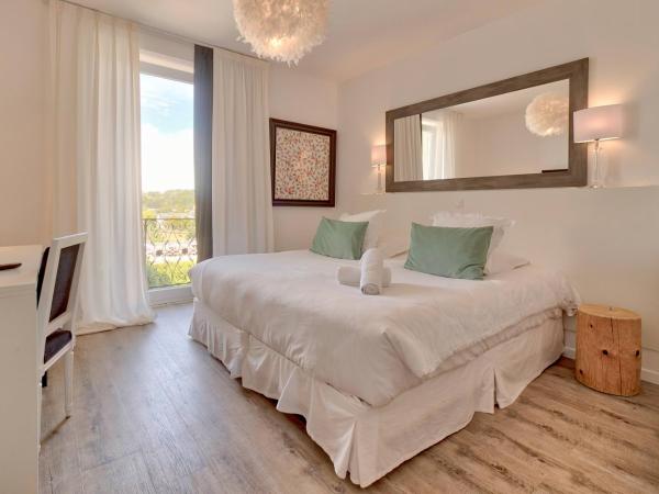 Belfry & Spa by Ligne St Barth : photo 1 de la chambre chambre lit king-size avec balcon et accès gratuit au spa - vue sur sanctuaire