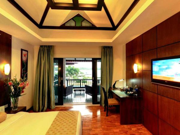Ramada Resort by Wyndham Kochi : photo 4 de la chambre chambre lit king-size cottage - fumeurs - vue sur lac