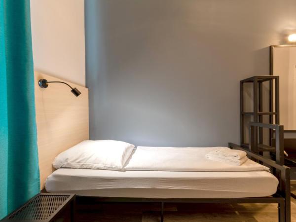 a&o München Laim : photo 1 de la chambre chambre simple avec salle de bains privative