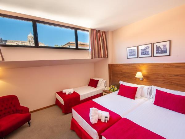 Hospedium Hotel Casino Del Tormes : photo 4 de la chambre chambre triple