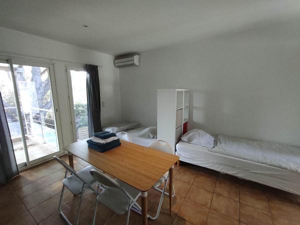 K.N.C.1601 : photo 1 de la chambre studio avec balcon