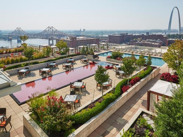 Four Seasons St. Louis : photo 2 de la chambre chambre lit king-size avec vue sur arche