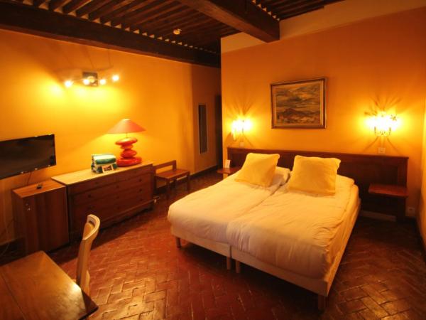 Hostellerie Le Beffroi : photo 3 de la chambre chambre double ou lits jumeaux avec baignoire