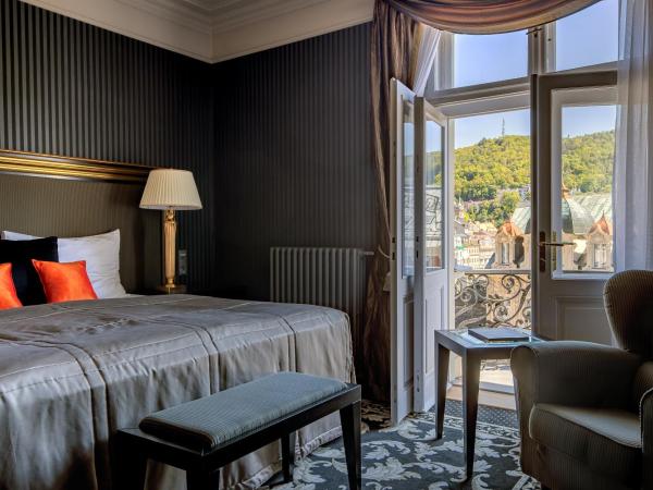 Grandhotel Pupp : photo 2 de la chambre côté rivière - chambre premier avec accès bien-Être - vue sur devant