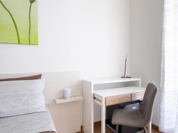 TO.STA BwithoutB HOME SHARING NEL CENTRO DI TORINO : photo 8 de la chambre chambre double