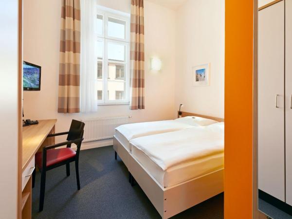 Townhouse Düsseldorf : photo 7 de la chambre chambre double avec kitchenette