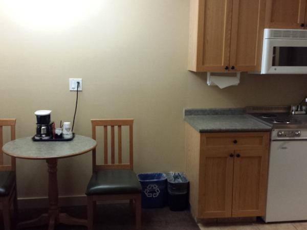 Days Inn & Suites by Wyndham West Edmonton : photo 4 de la chambre studio (4 adultes)