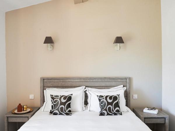 Domaine Du Calidianus : photo 2 de la chambre chambre double avec vue sur piscine ou parc