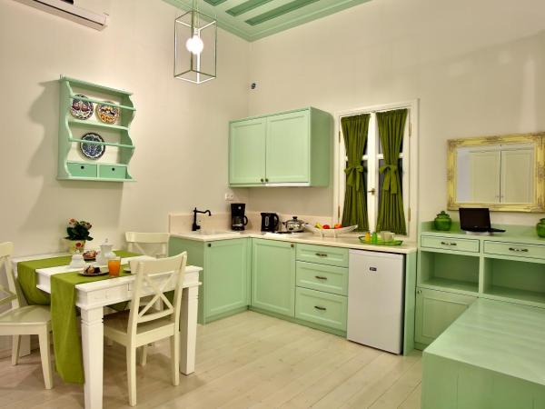 Efchi 1904 : photo 5 de la chambre suite deluxe avec lit king-size