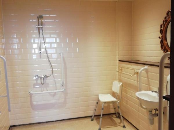 The Coal Exchange Hotel : photo 3 de la chambre chambre triple - accessible aux personnes à mobilité réduite