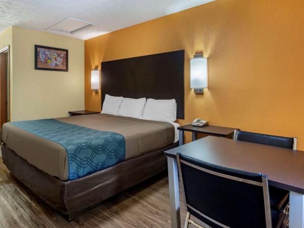 Econo Lodge Nashville North - Opryland : photo 1 de la chambre chambre lit king-size - non-fumeurs