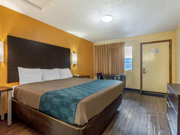 Econo Lodge Nashville North - Opryland : photo 5 de la chambre chambre lit king-size - non-fumeurs