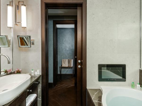 Royal Savoy Hotel & Spa : photo 6 de la chambre suite exécutive avec accès au spa - vue sur lac