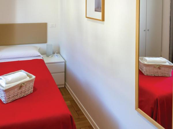 Canton del Gallo : photo 4 de la chambre chambre simple avec salle de bains extérieure privative