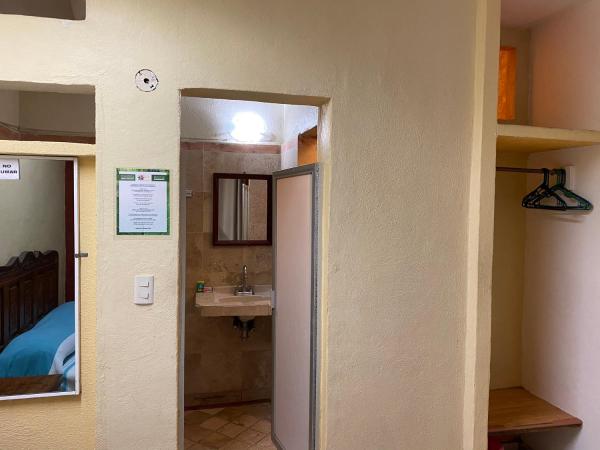 Hotel Hortencia : photo 1 de la chambre petite chambre double