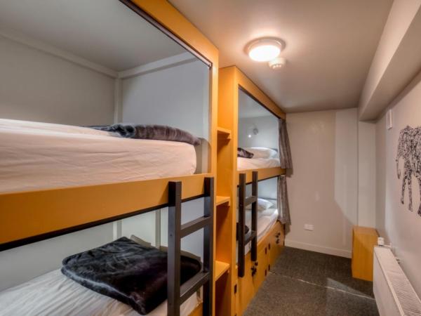 The Black Sheep Backpackers : photo 1 de la chambre capsule simple dans chambre Économique mixte à 4 lits