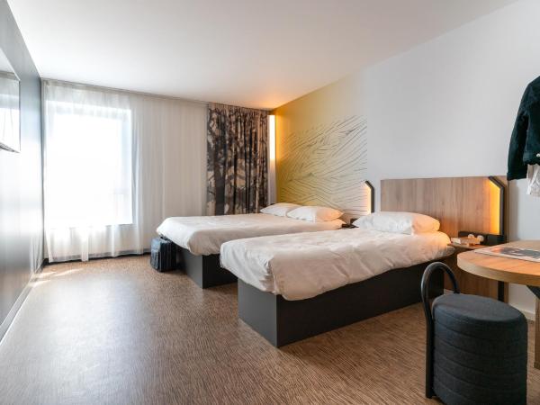 B&B HOTEL Poitiers Aéroport : photo 2 de la chambre chambre triple