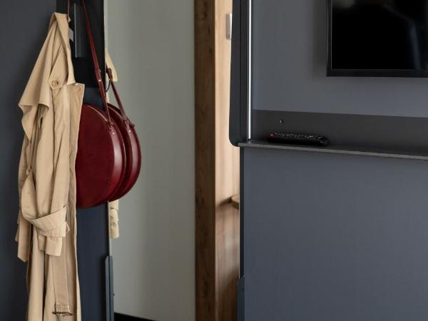 B&B HOTEL Poitiers Aéroport : photo 4 de la chambre chambre triple