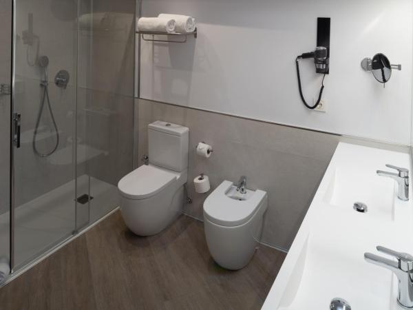 Hotel Avenida : photo 10 de la chambre chambre quadruple premium