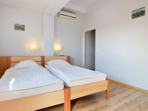 Marynia : photo 2 de la chambre chambre double avec salle de bains privative