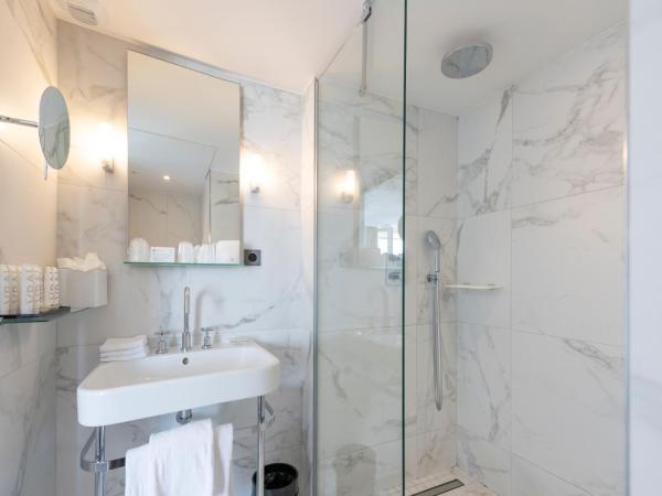 Hôtel La Comtesse : photo 1 de la chambre chambre triple deluxe duchesse - vue sur tour eiffel