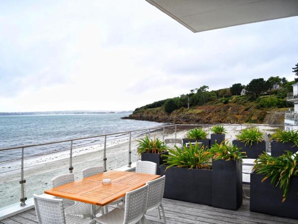 Les Sables Blancs : photo 4 de la chambre suite glénan - vue sur mer