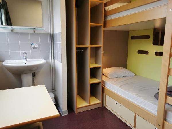 Auberge de Jeunesse HI Rouen : photo 2 de la chambre lit dans dortoir pour hommes de 4 lits