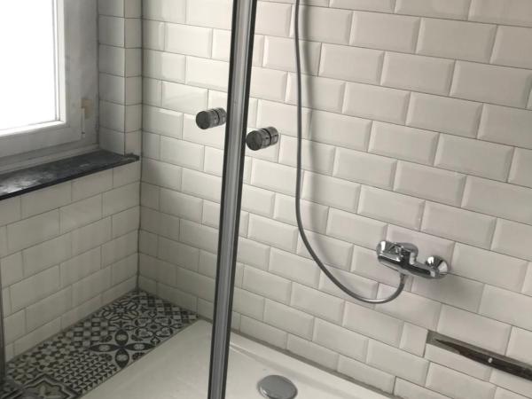 TM Aparts : photo 8 de la chambre appartement avec douche