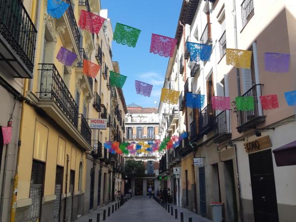 Hostal Artistic B&B : photo 9 de la chambre grande chambre double