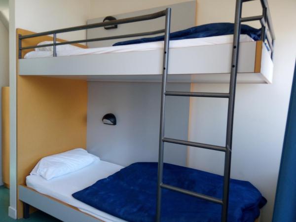 Auberge de Jeunesse HI Cherbourg : photo 2 de la chambre chambre 2 lits avec douche
