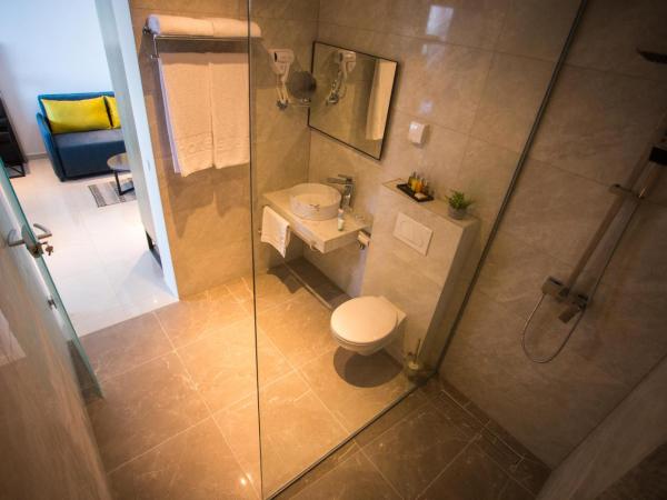 LIBERTY PLAZA : photo 10 de la chambre chambre double de luxe avec terrasse - vue sur mer