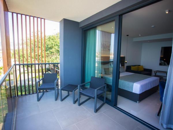 LIBERTY PLAZA : photo 6 de la chambre chambre double de luxe avec terrasse - vue sur mer