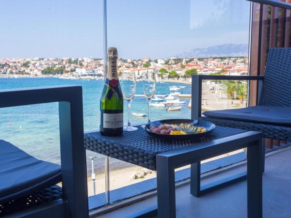 LIBERTY PLAZA : photo 7 de la chambre chambre double de luxe avec terrasse - vue sur mer