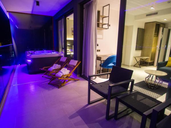 LIBERTY PLAZA : photo 4 de la chambre suite deluxe avec balcon et baignoire spa - vue sur mer